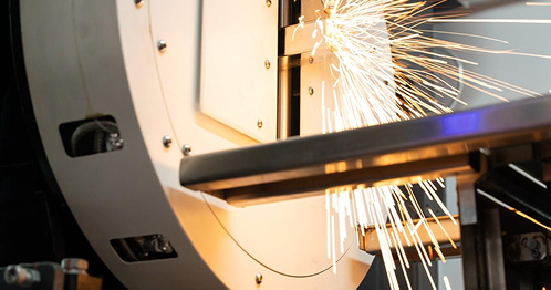 <strong>Makina Bizden</strong><i>Güç Sizden</i>